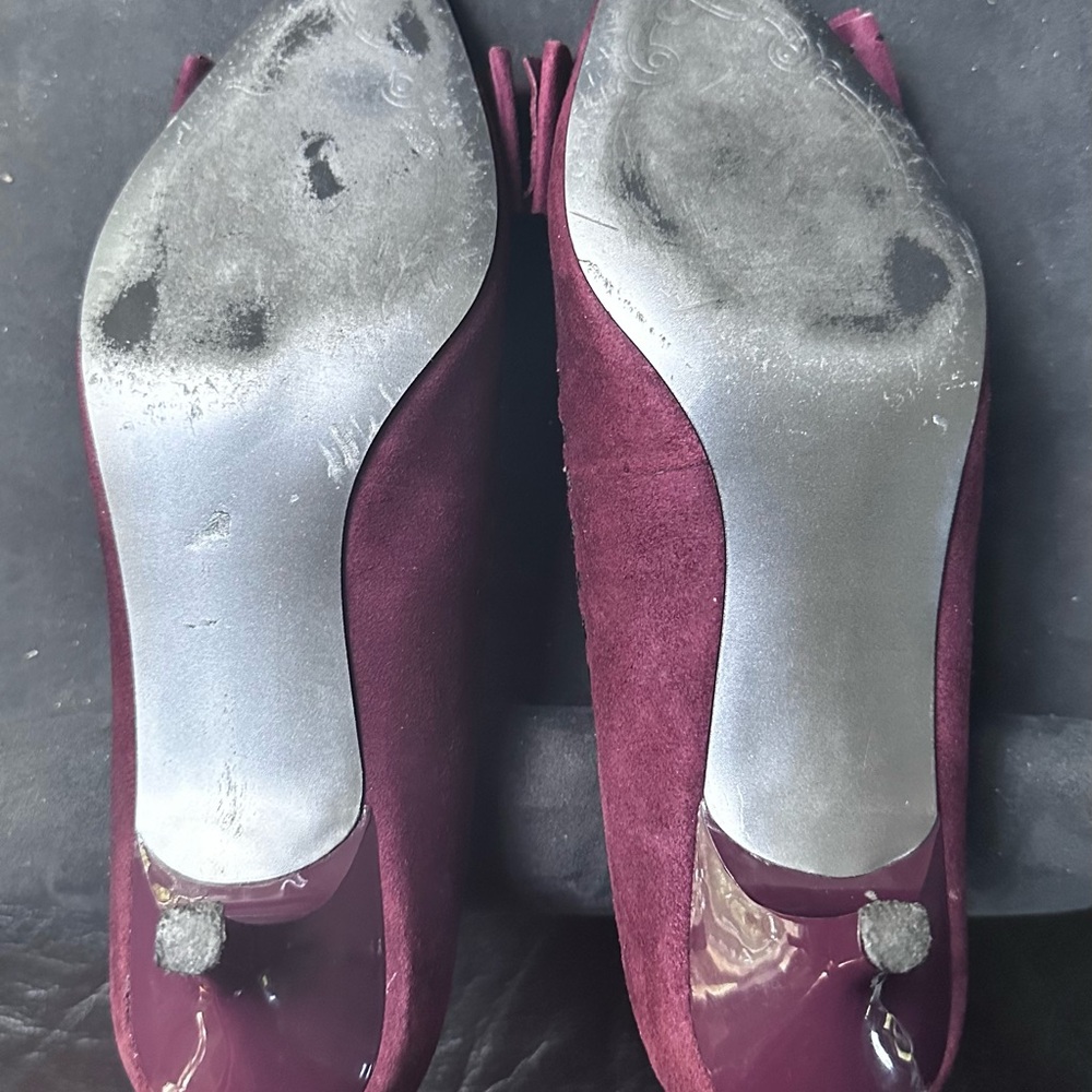 Tahari Majorie Kitten Heel Pump - Picture 4 of 12